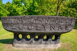 Lietuvos tautinio atgimimo ąžuolynas. Silvestro Samsono nuotrauka Lietuvos tautinio atgimimo ąžuolynas. Silvestro Samsono nuotrauka